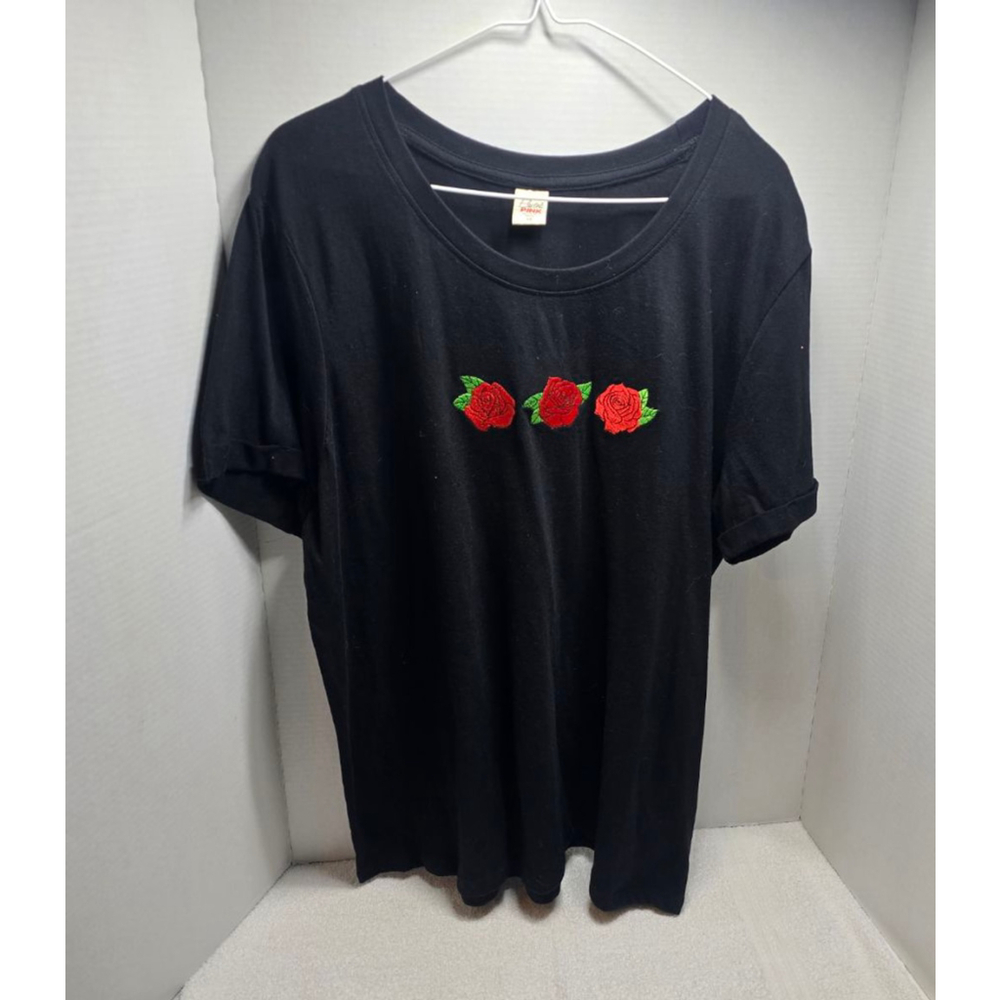 Women's Electric Pink Short Sleeve 1X Black with Red Roses